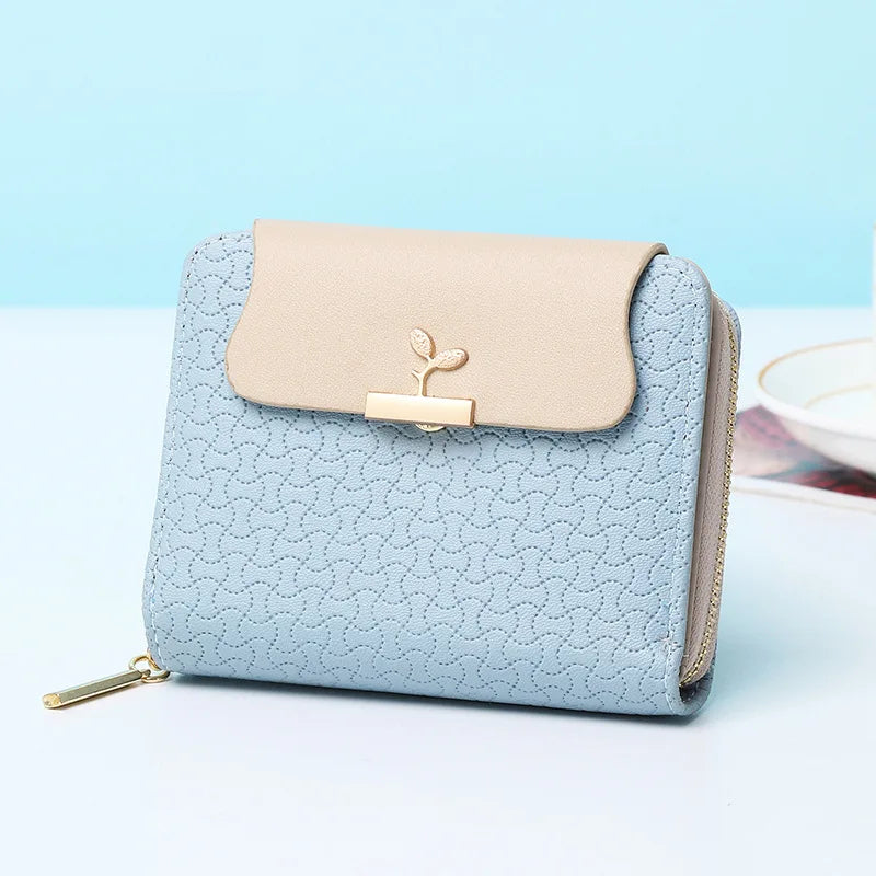 Blaue Damen-Geldbörse aus Leder mit beige Klappe, Reißverschluss, stilvolles Design.
