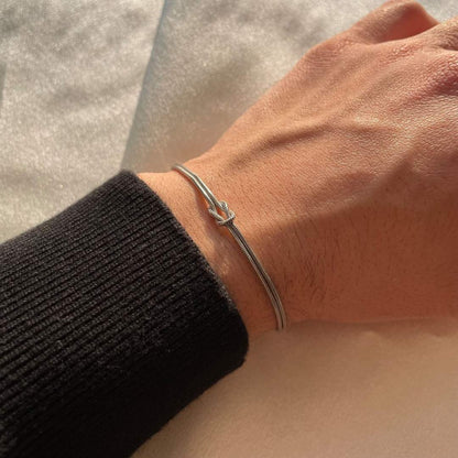 Minimalistische Knotenarmband – Elva