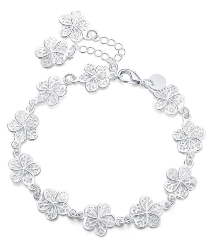 Silberarmband mit Kleeblatt-Design, filigran, verstellbar, Schmuck für Damen.