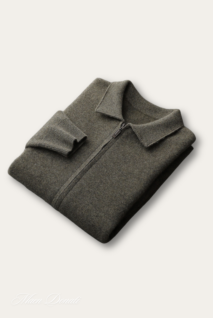 Gefalteter olivgrüner Wollpullover mit Reißverschluss und Kragen, Herrenmode.