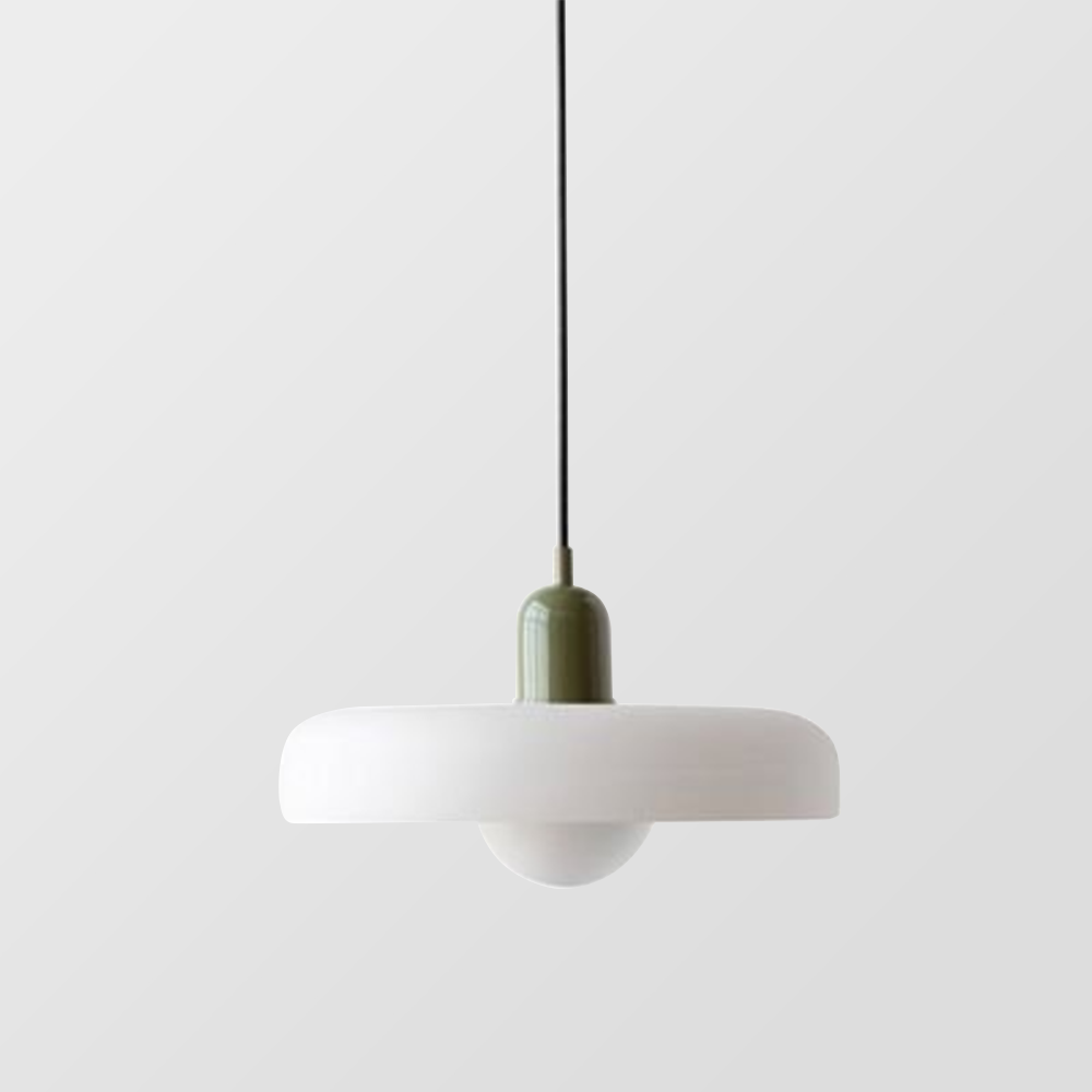 Moderne Hängelampe, weißer Schirm, grüner Sockel, minimalistisches Design, Wohnzimmerbeleuchtung.