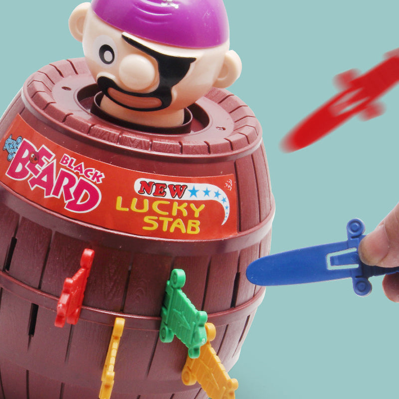Spielzeug Piratenfass mit bunten Schwertern, Pop-up Pirat, Kinderspiel, Kunststoff, bunt.