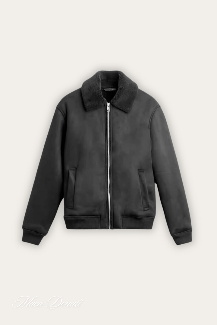Schwarze Herren-Lederjacke mit Reißverschluss und Fellkragen, modisch und warm.