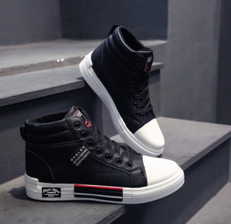 Schwarze High-Top-Sneaker aus Leder mit weißer Sohle, modisch, Herren, sportlich, bequem.