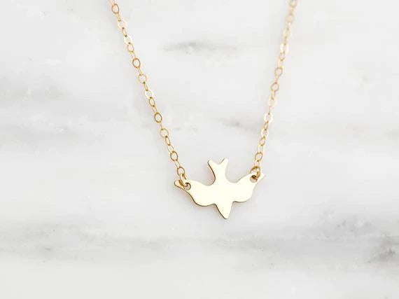 Goldene Halskette mit Taubenanhänger, filigranes Design, Damen-Schmuck, Geschenkidee.