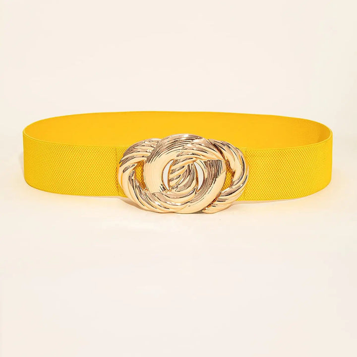 Gelber elastischer Gürtel mit goldener Schnalle, modisches Accessoire, Damenmode.