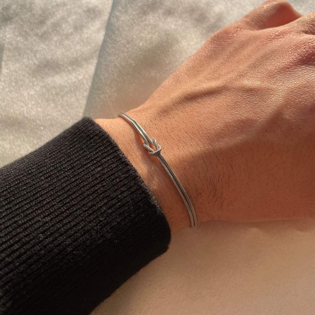 Minimalistické uzlové náramky – Elva