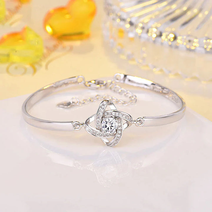 Silberarmband mit Kristall, elegantes Design, Damen-Schmuck, Geschenkidee, modisch, glänzend.