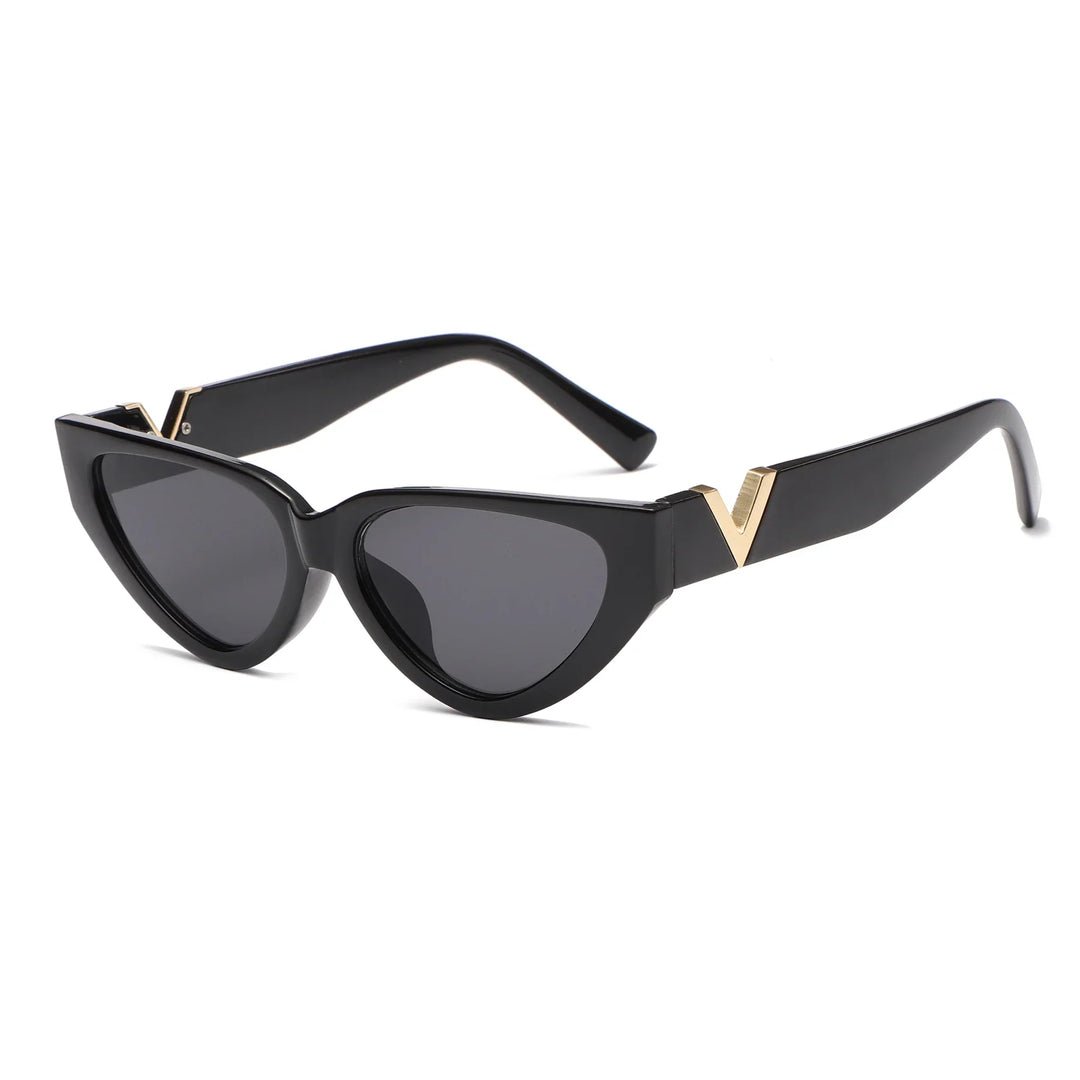 Schwarze Cat-Eye-Sonnenbrille mit goldenen Details, modisches Accessoire, UV-Schutz.