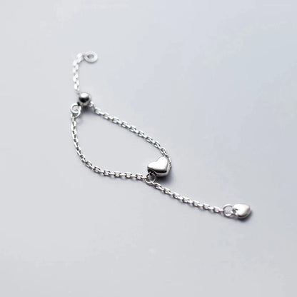 Silberarmband mit Herzanhänger, verstellbar, elegantes Design, Schmuck für Damen.