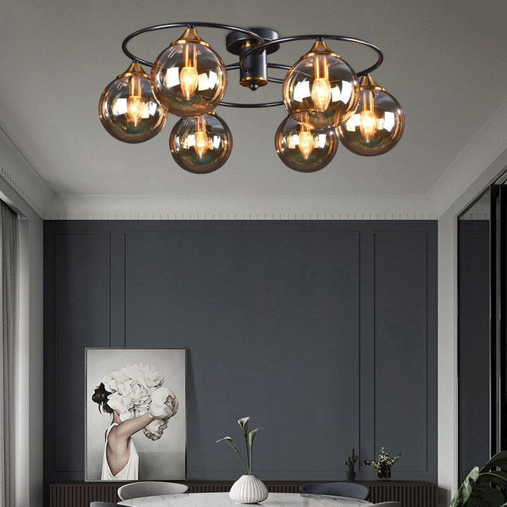 Moderne Deckenleuchte mit sechs Glaskugeln, schwarz-gold, Wohnzimmerbeleuchtung.
