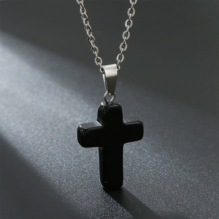 Schwarze Kreuzkette aus Edelstahl, minimalistisches Design, modisches Accessoire für Herren.