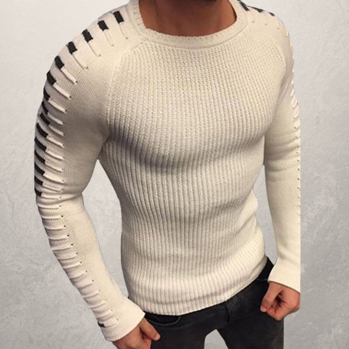 Weißer Herrenpullover mit schwarzen Streifen, Strickdesign, modisch, langärmelig.