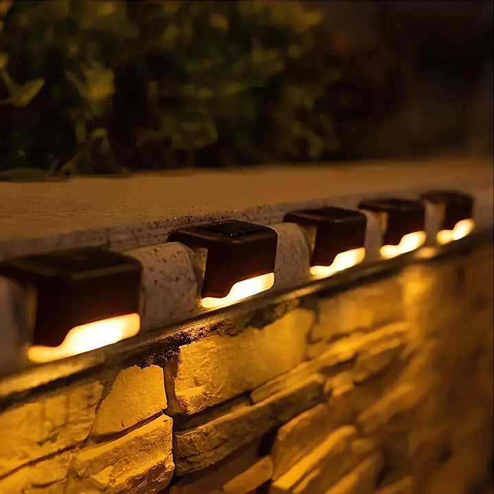 Solarbetriebene LED-Treppenlichter, warmweiß, Außenbereich, energiesparend, wetterfest.
