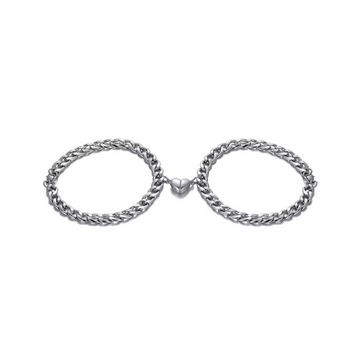 Silberne Doppelarmbänder mit Herzverschluss, Edelstahl, modisches Schmuckdesign.