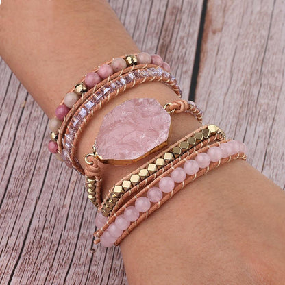Rosa Armband-Set mit Naturstein und Perlen, handgefertigt, modisches Schmuck-Accessoire.