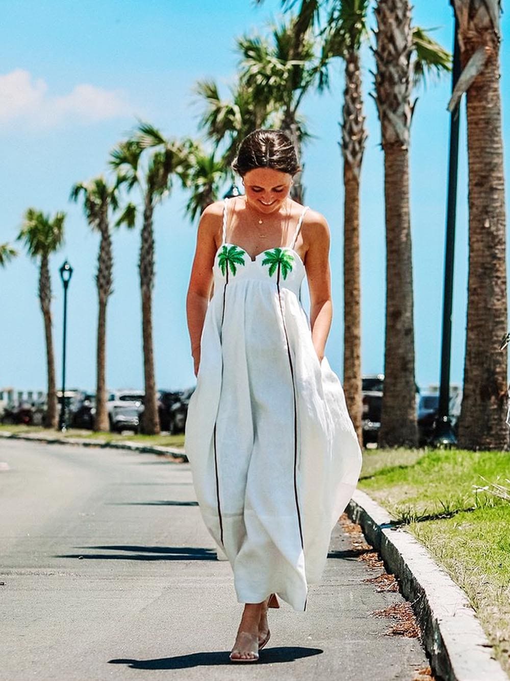 Trendy šaty na ramínka s tropickým palmovým potiskem – Estelle