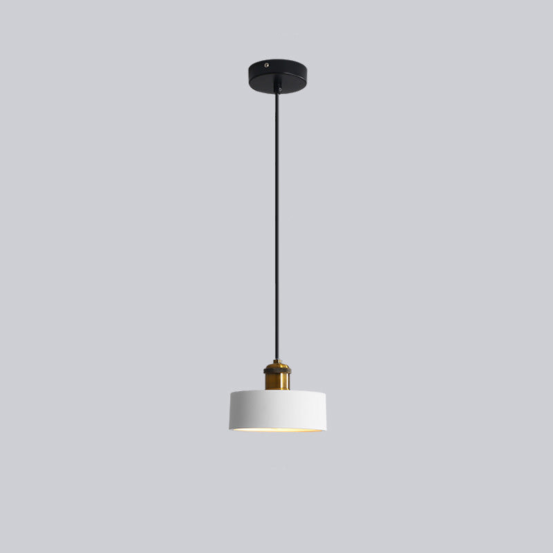 Moderne schwarze und weiße Pendelleuchte, Metall, minimalistisch, für Wohnzimmerbeleuchtung.