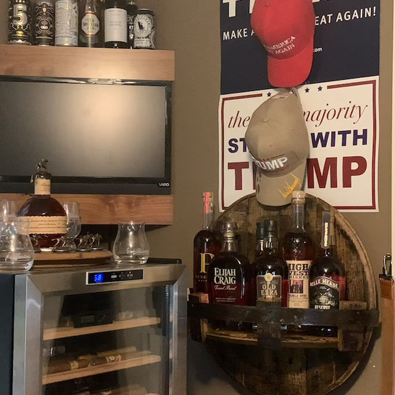 Regálový systém z dubového dřeva pro bourbonovou whiskey – Oakspire