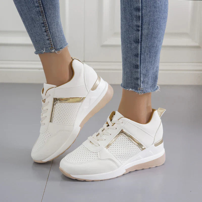 Damen Sneaker weiß mit goldenen Akzenten, perforiertes Design, modisch, bequem, Freizeit.