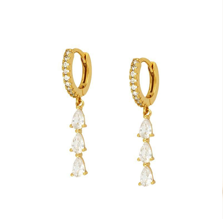 Goldene Ohrringe mit Zirkonia, Tropfenform, eleganter Schmuck, Damenaccessoire, modisch.