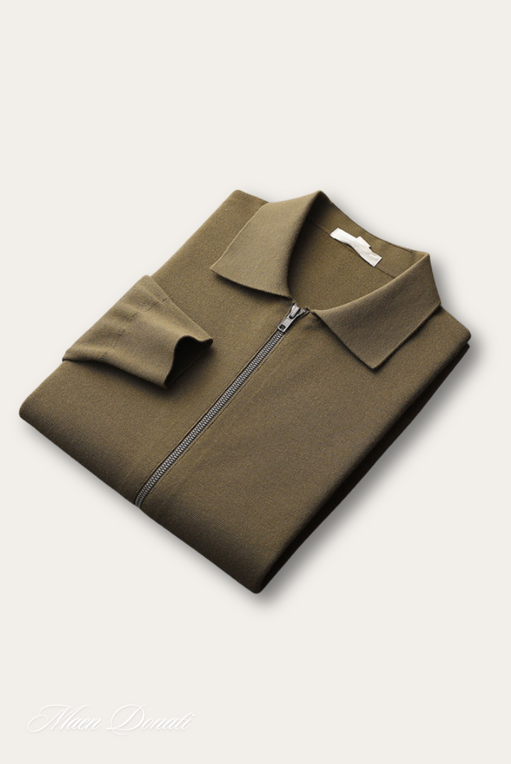 Gefalteter olivgrüner Pullover mit Reißverschluss und Kragen, Herrenmode, Baumwolle.