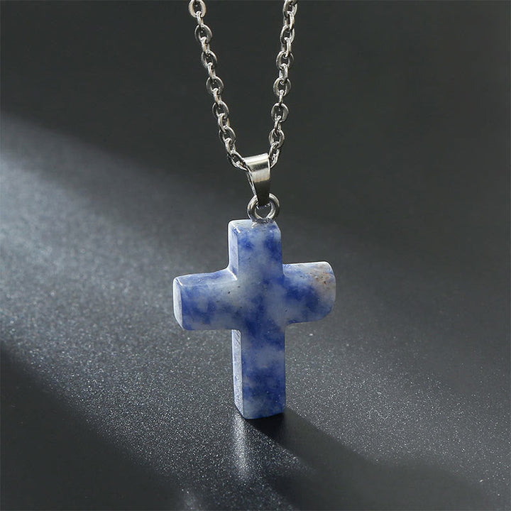 Blauer Kreuzanhänger aus Naturstein an silberner Kette, Schmuck für Damen und Herren.