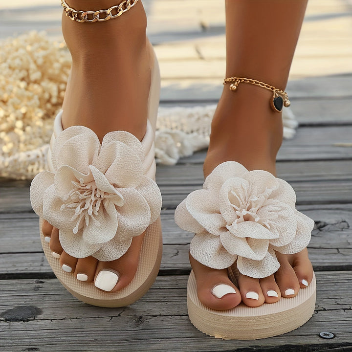 Stylové dámské slippers s květinovým detailem na léto - KvětníKrok