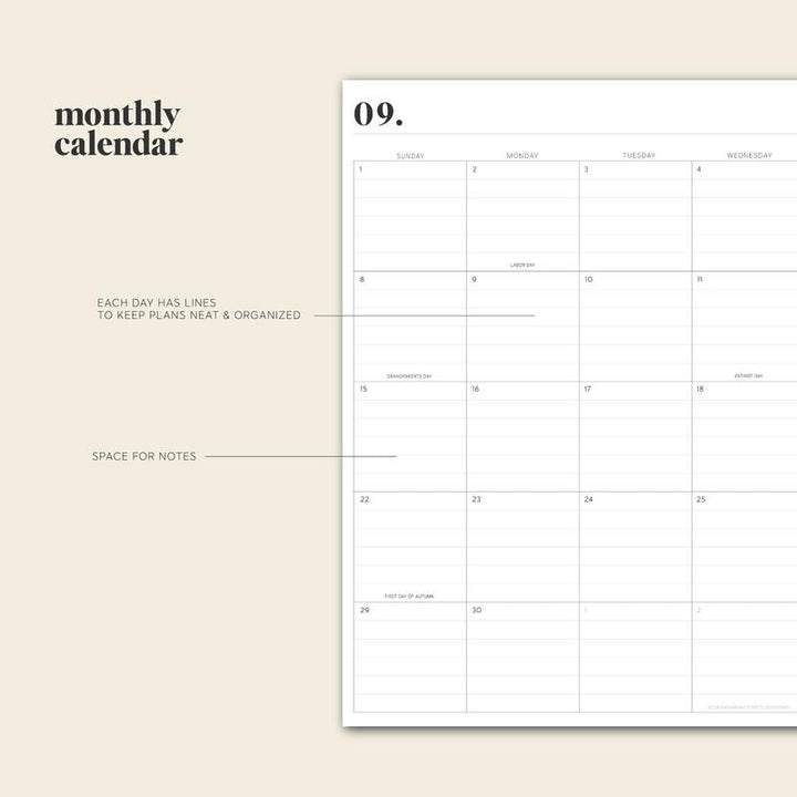 Weißer Monatskalender mit Linien, Platz für Notizen, minimalistisch, organisiert, Bürobedarf.