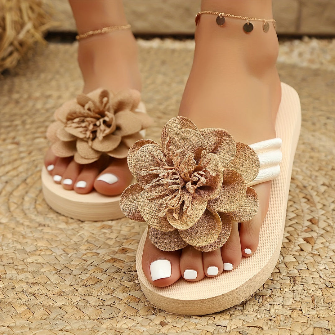 Stylové dámské slippers s květinovým detailem na léto - KvětníKrok