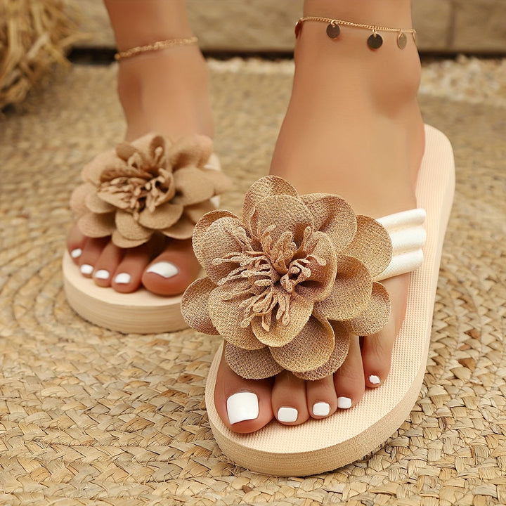 Stylové dámské slippers s květinovým detailem na léto - KvětníKrok