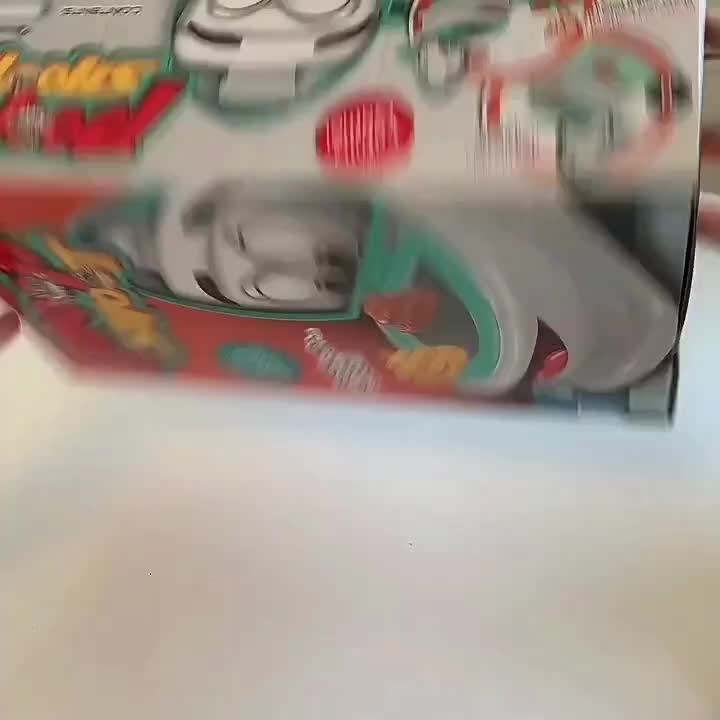 Spielzeugroboter in bunter Verpackung, interaktives Lernspielzeug für Kinder.