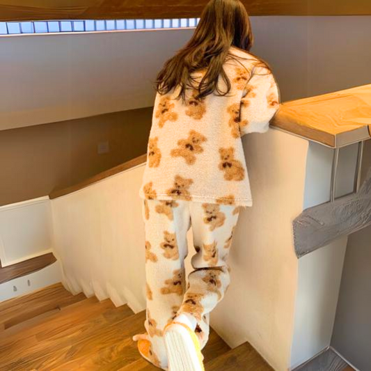 Hladké pyžamo s motivem medvěda – Mila