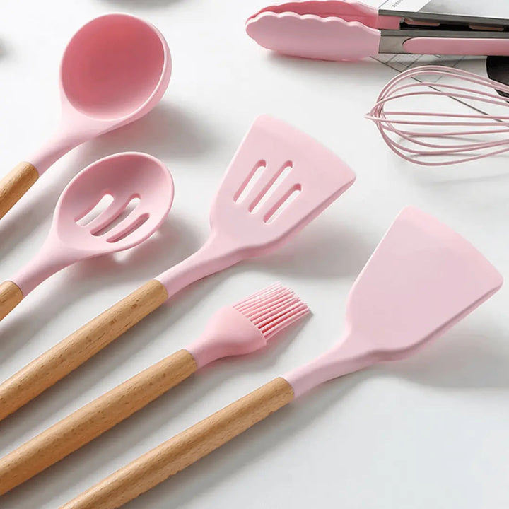Rosa Silikon-Küchenutensilien Set mit Holzgriff, Löffel, Spatel, Schneebesen, Zange.