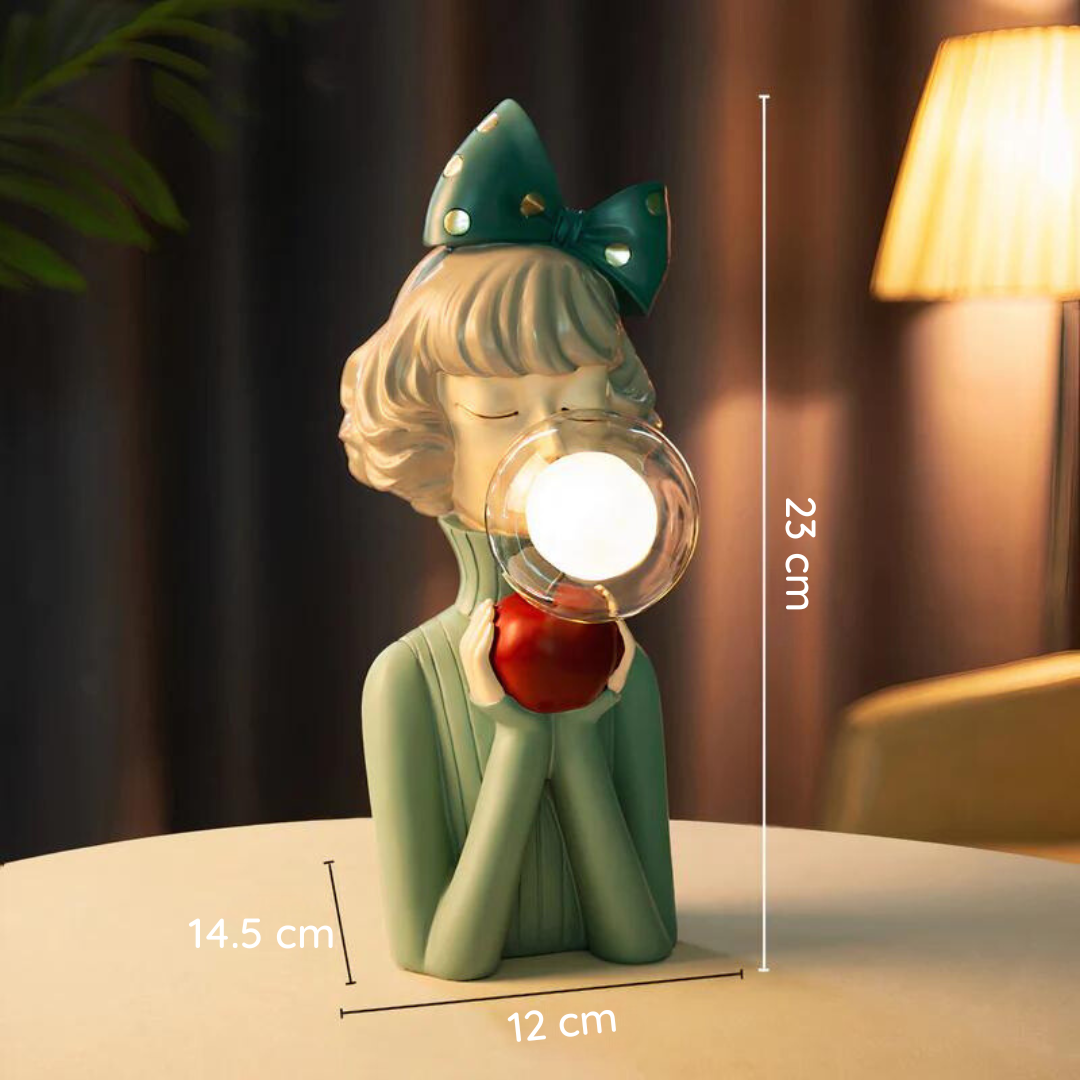Keramiklampe Mädchenfigur mit Apfel, grün, 23 cm, dekorative Tischleuchte, modernes Design.