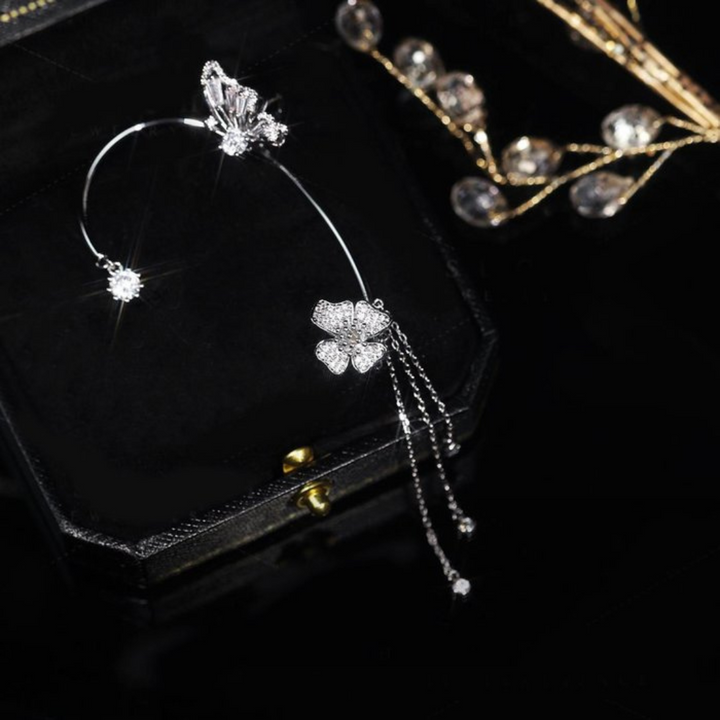 Silberne Schmetterling-Haarnadel mit Kristallen, elegantes Haaraccessoire, Schmuck für Frauen.