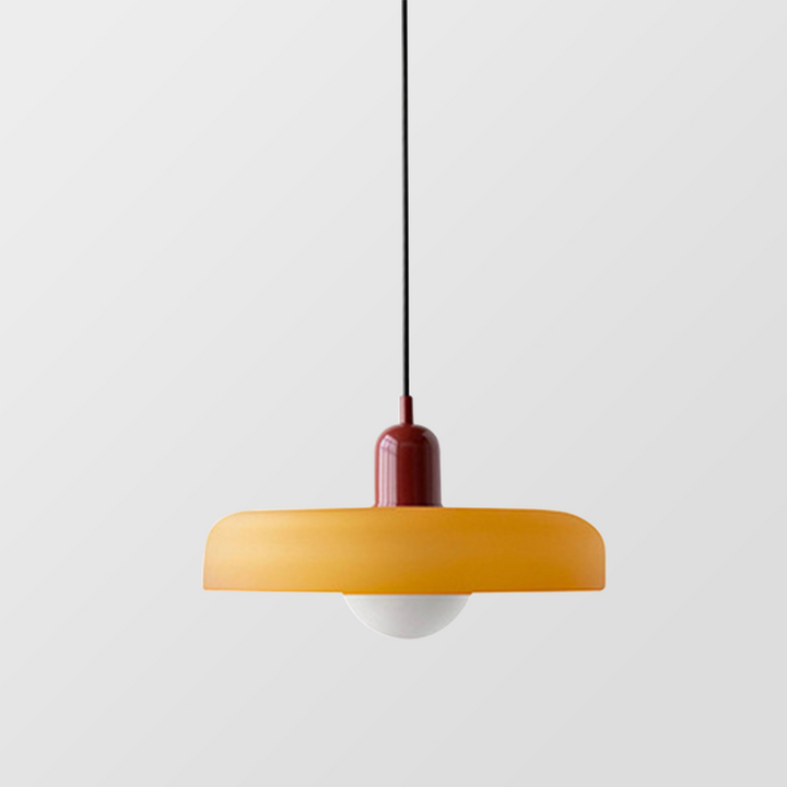Moderne Pendelleuchte, orange und rot, minimalistisches Design, Innenbeleuchtung, Wohnzimmer.