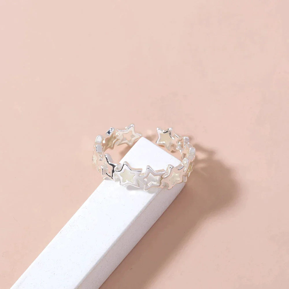 Silberner Sternring, verstellbar, modisches Accessoire, Damenring, Schmuck, Geschenkidee.