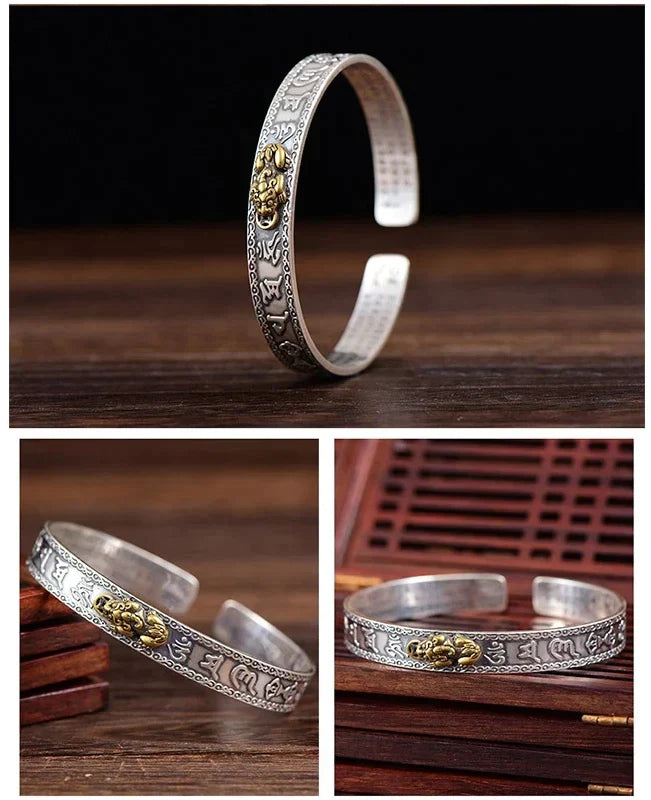 Silberarmreif mit goldenen Löwenkopf-Details, handgefertigt, verstellbar, Unisex-Schmuck.