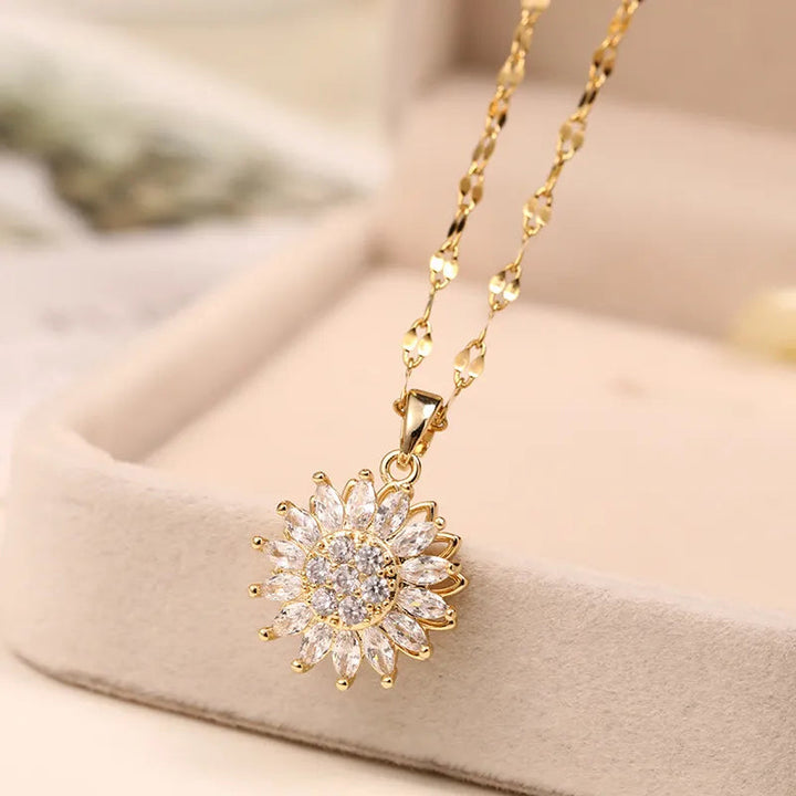 Goldene Sonnenblumen-Halskette mit Kristallen, eleganter Schmuck, Damen-Accessoire.