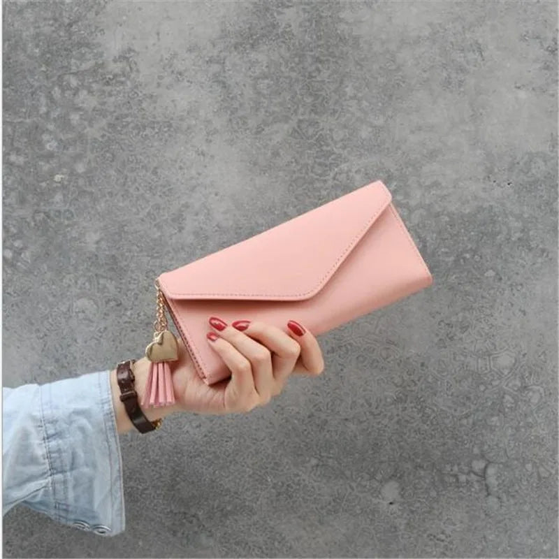 Damenhandtasche rosa Leder, Herzanhänger, modisch, elegant, Accessoire, Geschenkidee.