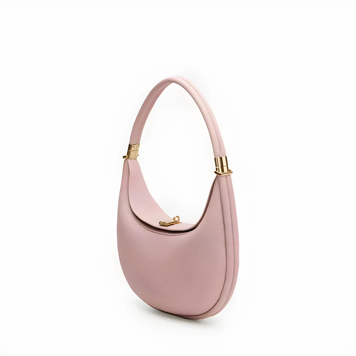 Rosa Lederhandtasche, halbmondförmig, mit goldenen Details, elegantes Design, vielseitig einsetzbar.