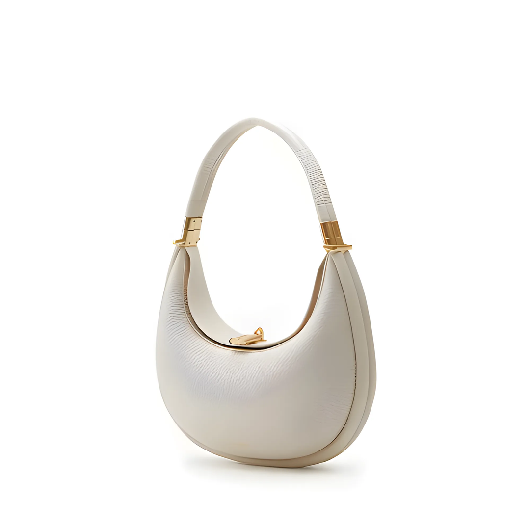 Weiße Lederhandtasche mit goldenen Details, elegantes Design, vielseitig und hochwertig.