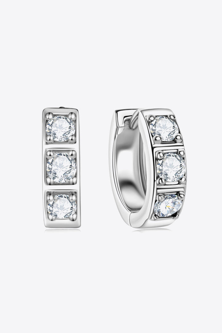 Silberne Creolen mit Zirkonia-Steinen, eleganter Schmuck, glänzend, modisch, Damen-Ohrringe.