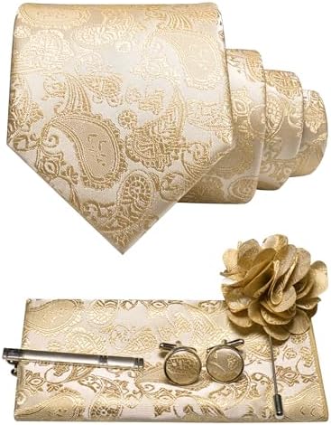 Set se světle béžovou kravatou se zlatým paisley vzorem, kapesníčkem, manžetovými knoflíčky, sponou a květinovou broží do klopy. 2