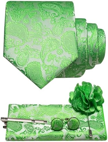 Set se světle zelenou paisley kravatou, kapesníčkem do saka, manžetovými knoflíčky, sponou na kravatu a květinovou broží do klopy. 17