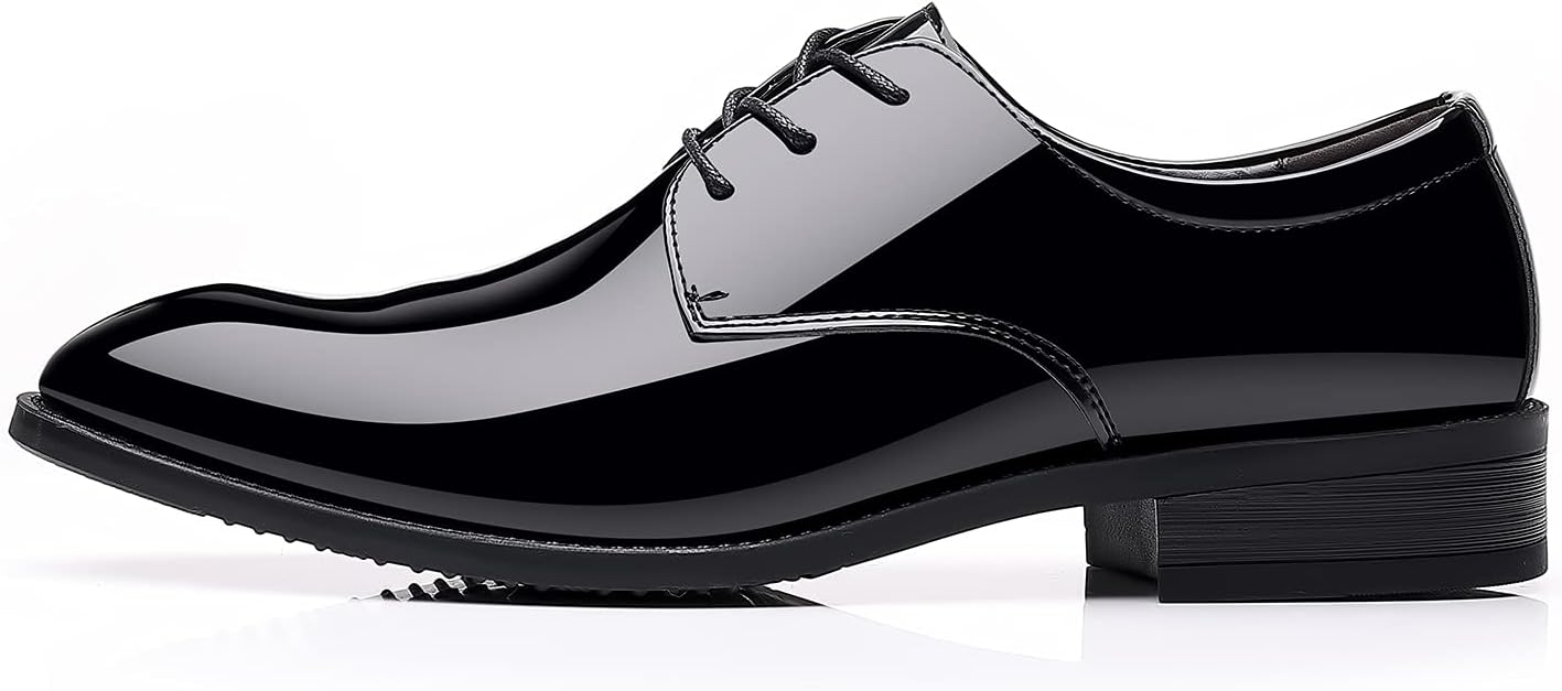 Schwarzer Lackleder-Herrenschuh, eleganter Schnürschuh, formelle Anlässe, glänzend.