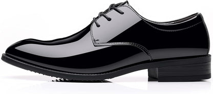 Schwarzer Lackleder-Herrenschuh, eleganter Schnürschuh, formelle Anlässe, glänzend.