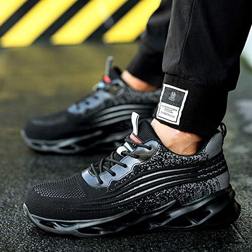 Schwarze Sportschuhe mit gepolsterter Sohle, atmungsaktiv, ideal für Laufen und Fitness.