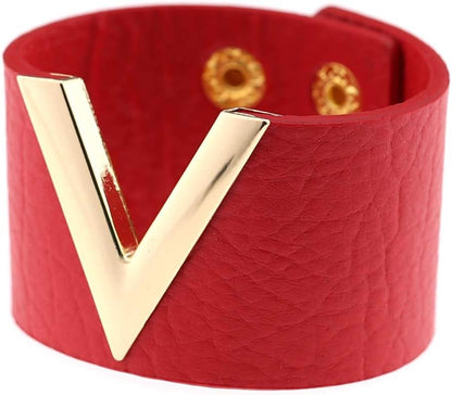 Rotes Lederarmband mit goldener V-förmiger Verzierung, modisches Accessoire für Damen.
